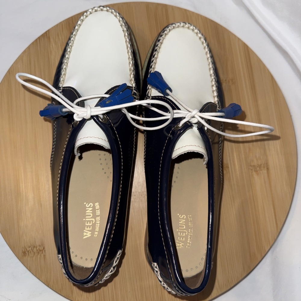 G.H. Bass & Co. Weejuns Women's Navy White Leather Boat Shoes Size 8 View 5